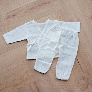 Newborn Coming Home Outfit: Muslin Shirt and Pants. Gender Neutral Baby Clothes. 100% Cotton Kimono from 0 to 6 months