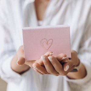 Boîte à souvenirs pour bébé avec bracelet d'hôpital