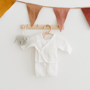 Newborn Coming Home Outfit Muslin Baby Kimono. Cotton Shirt and Pants. Gender Neutral Outfit from 0 to 6 months