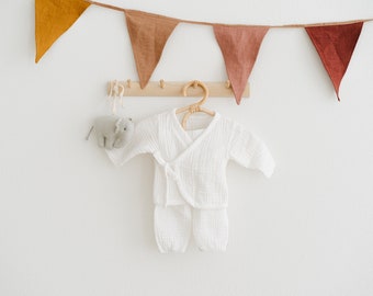 Newborn Coming Home Outfit: Organic Cotton Baby Kimono. Muslin Shirt and Pants. Gender Neutral Outfit from 0 to 6 months