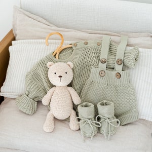 Newborn Coming Home Outfit Knit Set | Baby Chunky Sweater, Crochet Booties and Knit Bloomers. Gender Neutral Gift Idea