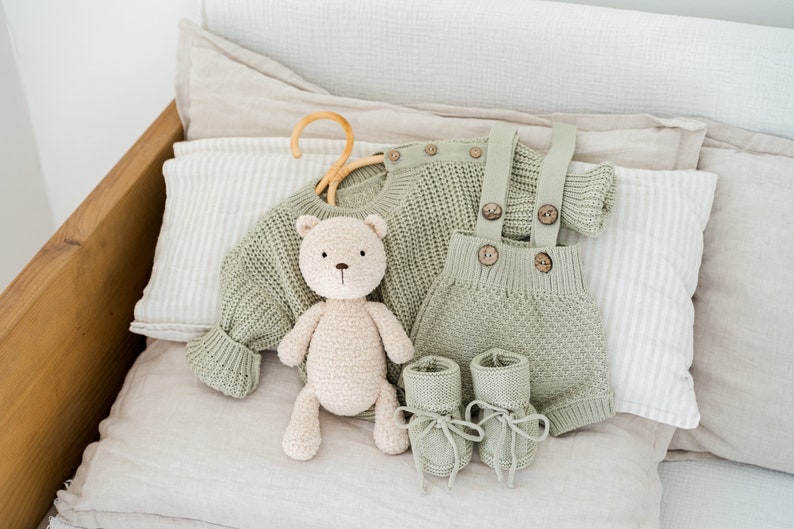 Newborn Coming Home Outfit Knit Set | Baby Chunky Sweater, Crochet Booties and Knit Bloomers. Gender Neutral Gift Idea