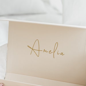 Baby Andenken Box Personalisierungsoption - Fügen Sie den Namen des Babys hinzu und erstellen Sie ein einzigartiges neues Babygeschenk