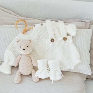 Newborn Coming Home Outfit Knit Set | Baby Chunky Sweater, Crochet Booties and Knit Bloomers. Gender Neutral Gift Idea