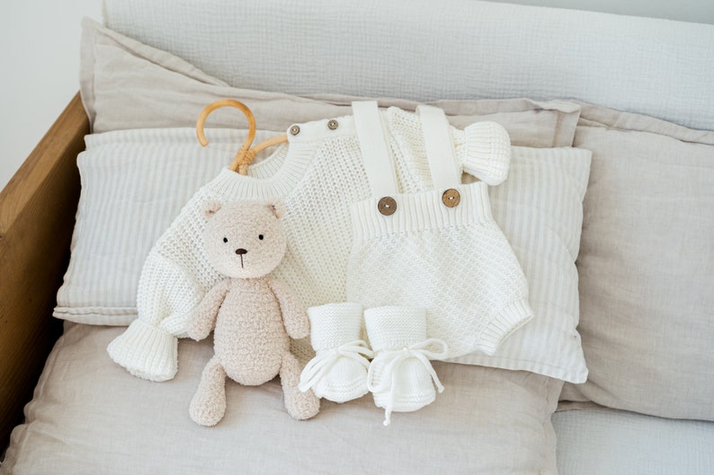 Newborn Coming Home Outfit Knit Set | Baby Chunky Sweater, Crochet Booties and Knit Bloomers. Gender Neutral Gift Idea