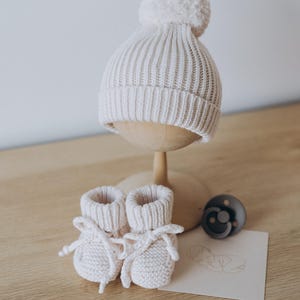 Coming Home-outfit pasgeboren baby: gebreide muts en slofjes 0 maat