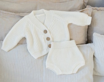 Newborn Coming Home Outfit | Baby Knit Set: Cardigan and Bloomers 0-3 months. Gender Neutral Gift Idea