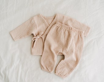 Completo per rientro a casa neonato: camicia e pantaloni in mussola. Vestiti per bambini di genere neutro. Kimono in cotone biologico da 0 a 6 mesi