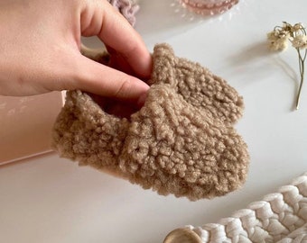 Newborn Shoes - Baby Moccasins. New baby first outfit. Baby Shower Gift Idea