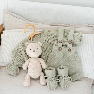 Baby Knit Set | Newborn Coming Home Outfit 0-3 months | Sweater, Suspender Bloomers and Booties. Gender Neutral Outfit. Pregnancy Gift Idea