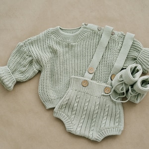 Newborn Coming Home Outfit | Baby Knit Sweater, Suspender Bloomers and Booties 0-3 months size. Gender Neutral Gift Idea