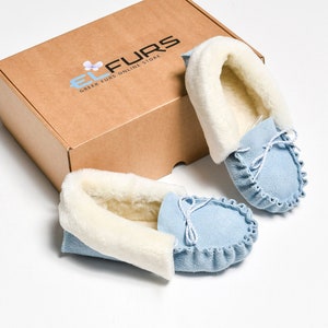 Mocassins aux pieds nus bleu clair Mocassins pour femme Pantoufles en peau de mouton Suède véritable Doublure en laine Semelle flexible Semelle intérieure chaude