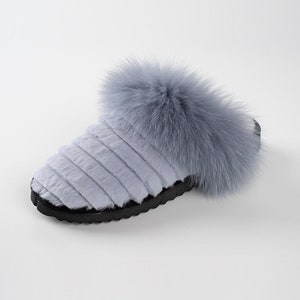 Pantoufles en fourrure bleu clair pour femmes Pantoufles en fourrure de lapin Pantoufles en peau de mouton Pantoufles chaudes Chaussures de maison faites main Pantoufles en fourrure de renard polaire Tongs