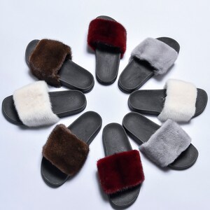 Ciabatte in pelliccia di visone color zaffiro: scarpe estive di lusso da donna immagine 5