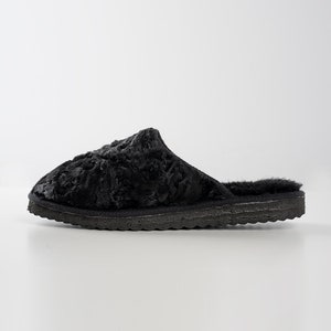 Pantoufles noires Pantoufles Karakul Pantoufles en fourrure naturelle Pantoufles noires pour hommes Pantoufles en fourrure d&#39;astrakan Semelle intérieure en peau de mouton Doublure en laine mérinos