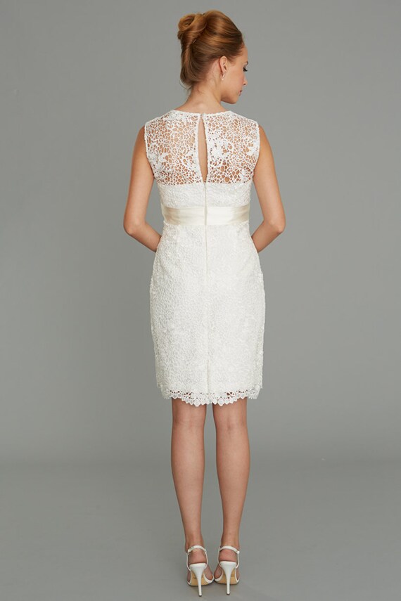 chinese dress ladies Petite Size V-Neck Scallop Lace Dress for Elegant Evenings – Karen Kane