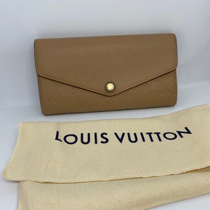 Louis Vuitton Leder Sarah Portemonnaie Portemonnaie Monogramm Empreinte Leder in Dune Beige Farbe Made in Spain