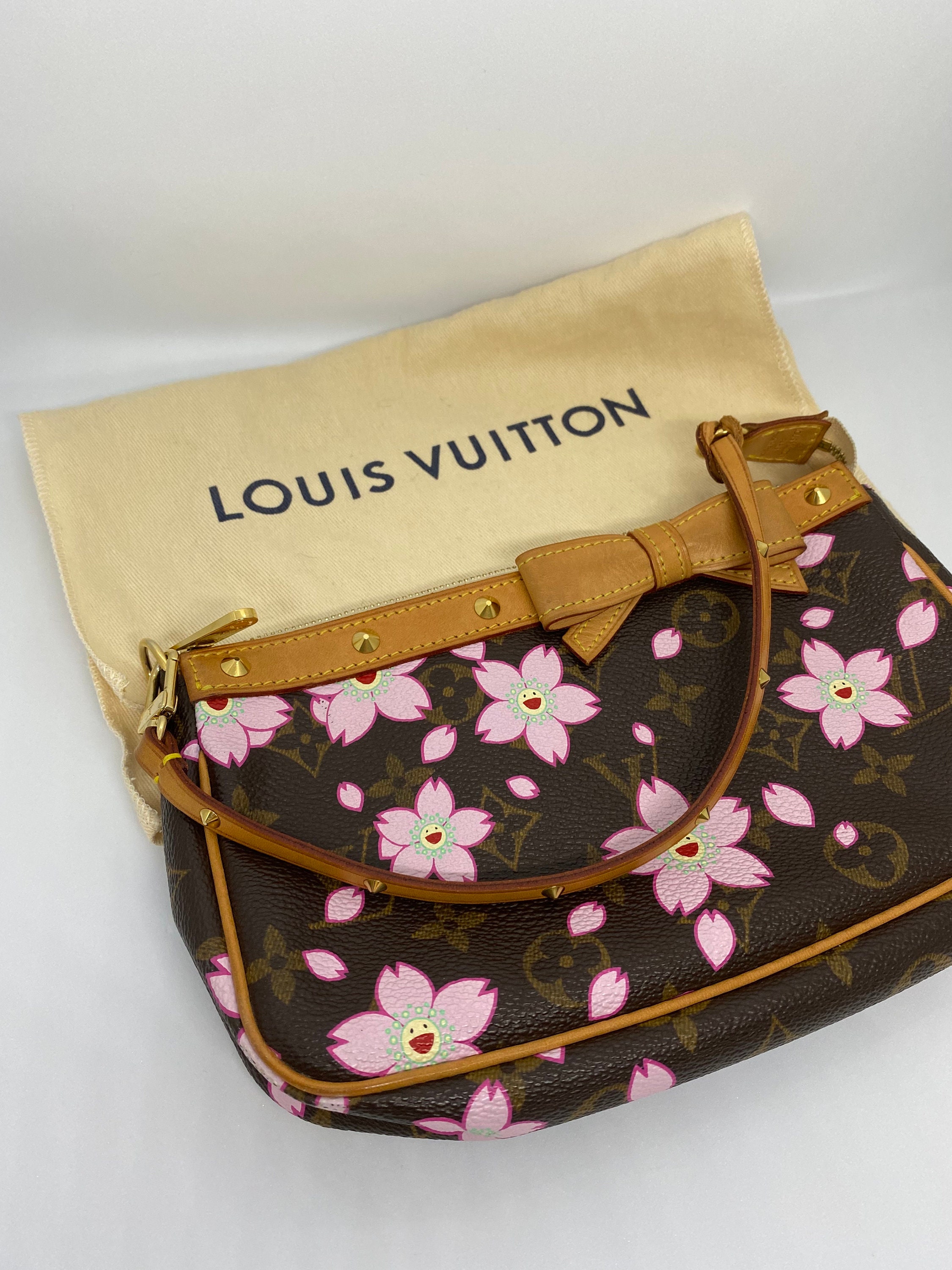 Louis Vuitton x Takashi Murakami 2003 pre-owned Cherry Blossom Pochette  Accessoires Clutch Bag - Farfetch