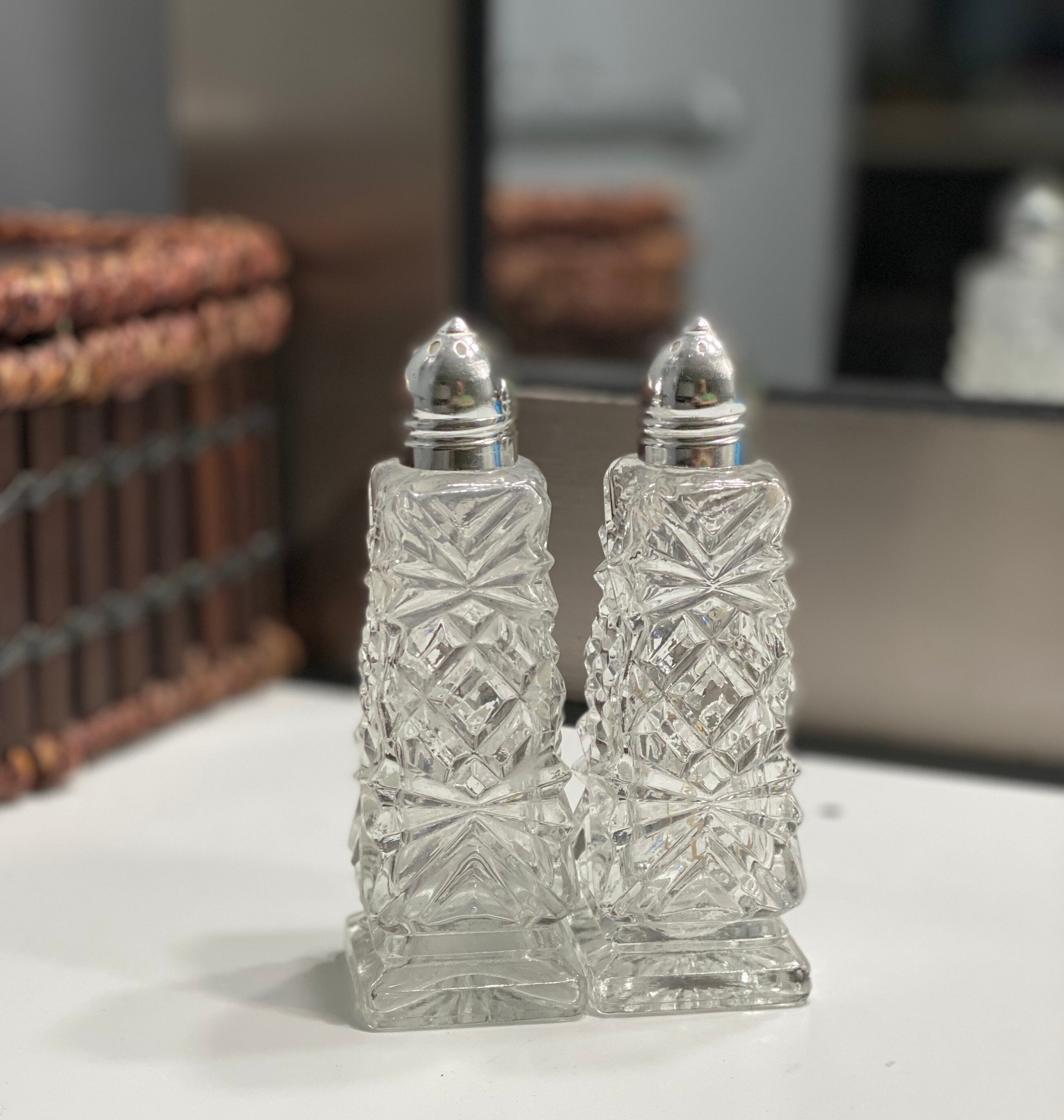 Vtg Pressed Cut Clear Glass Salt/pepper Shakers With Silver Etsy