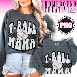 Retro T-Ball Mama PNG : Design de chemise de baseball à carreaux pour maman (téléchargement numérique)