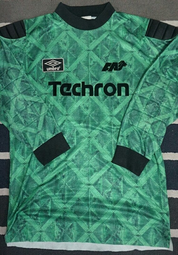 Vintage singapore umbro jersey 1991