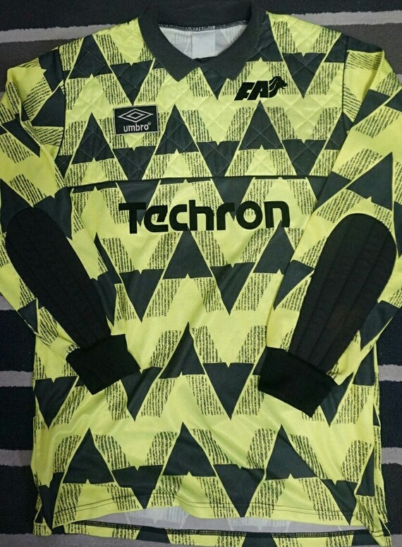 Vintage singapore umbro jersey 1991