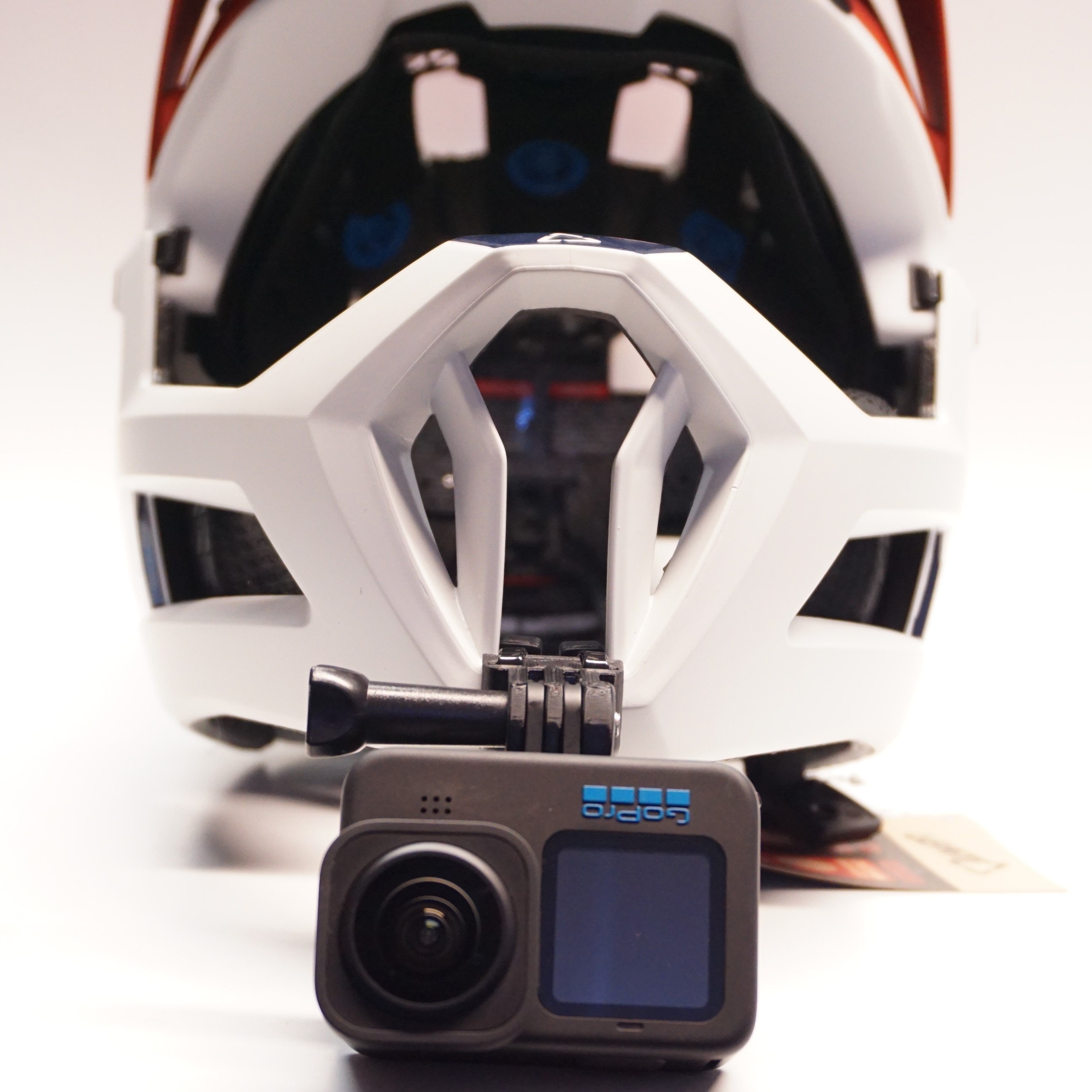 O RLY Kit de montage pour casque de menton, support pivotant sur le côté  avant, supports adhésifs incurvés plats pour GoPro Hero 3 4 5 6 7 Noir