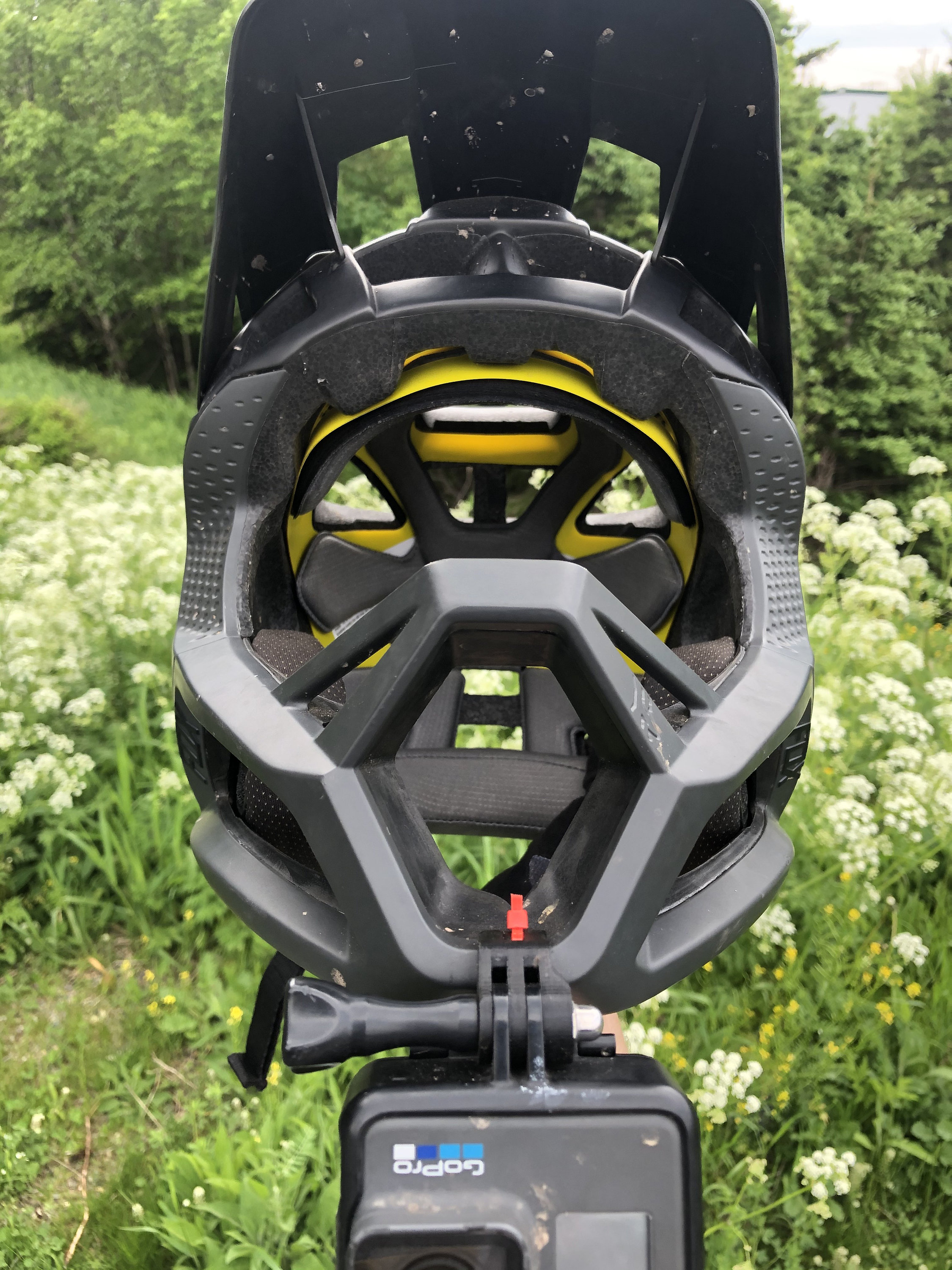 fox proframe removable chin