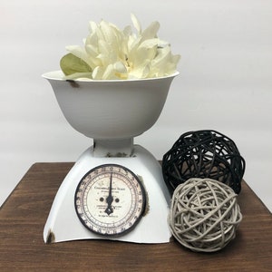 Tier Tray Plastic Mini Kitchen Scale (Vintage Style), Mini Kitchen Scale (Plastic), Rustic Farmhouse Kitchen Decor, Vintage Kitchen Accents