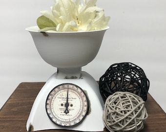 Miniature Farmhouse Kitchen Scale: Tiered Tray Decor