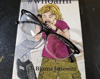 whoami ペーパーバック、老眼鏡付き、小文字、初版