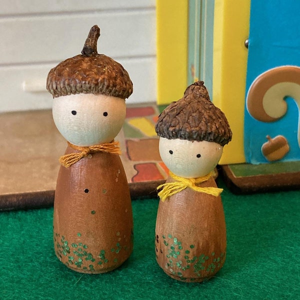 wooden peg dolls, family of miniature dolls, acorn cap hats, waldorf style dolls, acorn peg dolls