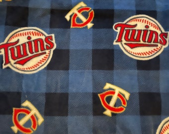 Minnesota Twins XL HandTied Fleece Throw Blanket
