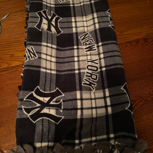 NY Yankees XL HandTied Fleece order Throw Blanket