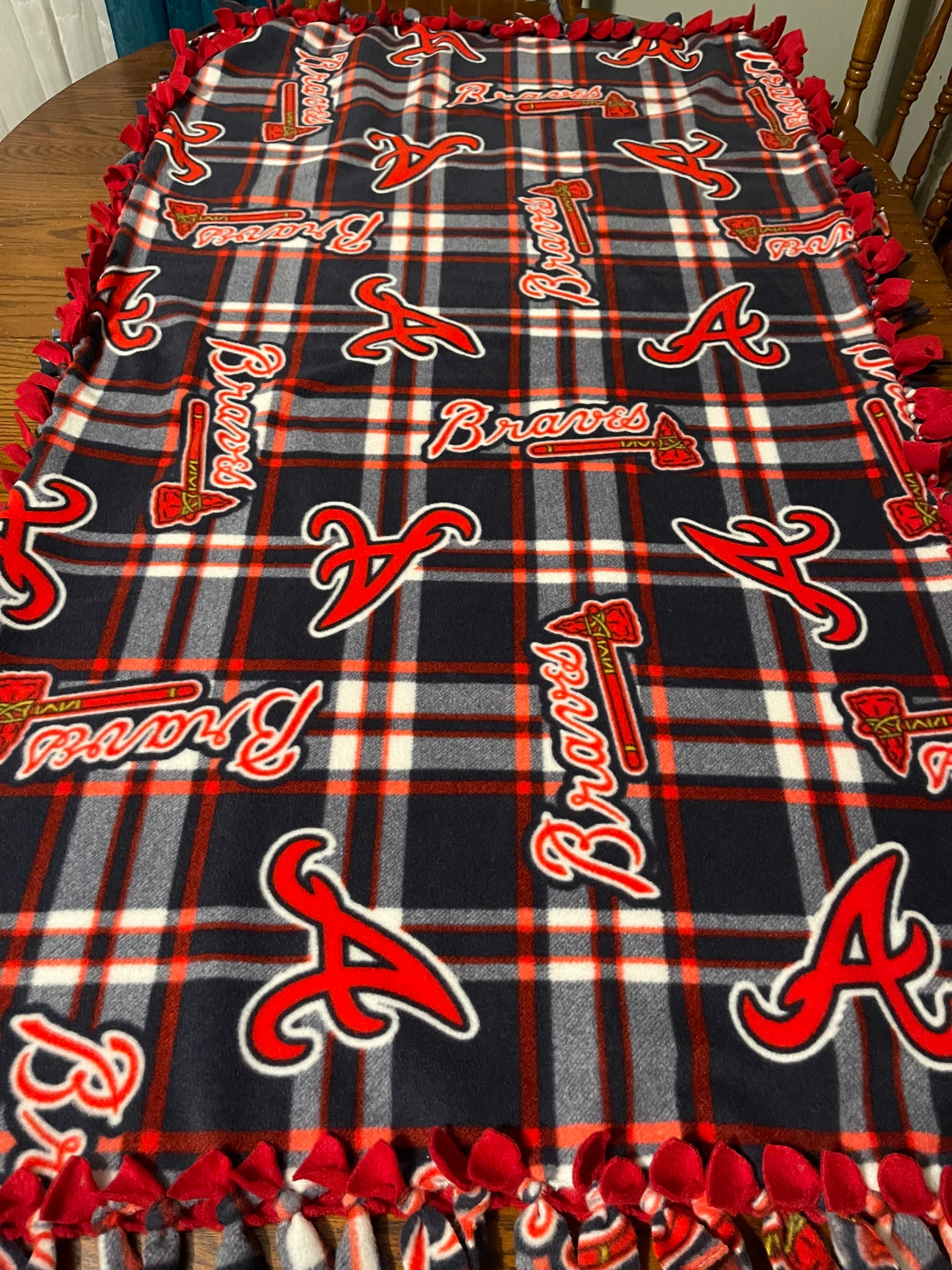 Atlanta Braves XL HandTied Fleece Throw Blanket