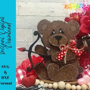 Cupidon ours SVG | Fichier découpé au laser ours de la Saint-Valentin | Ours en peluche SVG | Ours avec flèche | Téléchargement numérique