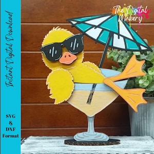 Patito en una copa de Martini SVG / Archivo de patito lindo / Pato descansando en una copa de Martini SVG / Archivo de decoración de patito