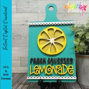 Planche à découper citron SVG | Signe de limonade fraîchement pressée SVG | Fichier de décoration de cuisine au citron | Fichier de décoration d'été bricolage
