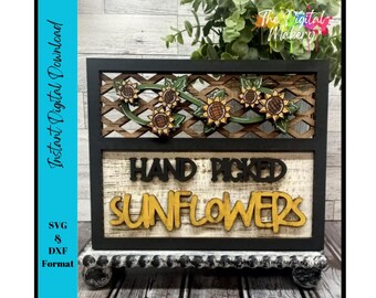 Może przedstawiać: Drewniany znak z napisem "HAND PICKED SUNFLOWERS" w rustykalnej czcionce. Znak posiada czarną ramę, kratownicę i akcenty słoneczników. Znak znajduje się na ozdobnym stojaku.