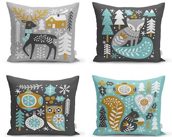 Peut inclure: Ensemble de quatre coussins décoratifs avec des motifs sur le thème de l'hiver. Chaque coussin présente un motif différent : un cerf, un renard, un hibou et un écureuil. Les motifs incorporent des arbres, des flocons de neige et des ornements en gris, sarcelle, or et blanc.