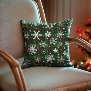 Christmas Green Snowflake Pillow Cover, Winter Cushion Cover, Xmas Throw Pillow, Holiday Seasonal Pillowcase, Rustic Christmas Decorations
