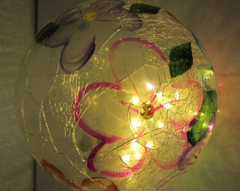 Light-Up Crackle Ball Orb Accent Light - Fiori dipinti a mano da Wilson & Fisher