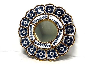 Lustro ścienne z ręcznie malowanymi kwiatami w stylu kolonialnym