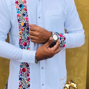 Long Sleeve Elegant White Guayabera, Handmade artisan designer embroidery formal dress shirt for men | Guayabera de Lino hecha a mano.