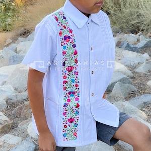 Kids Short Sleeve White 1 Strip Guayabera, Handmade colorful embroidery formal dress shirt | Guayabera Para Nino Bordado a Mano