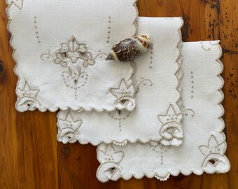 Vintage tray linen cloth