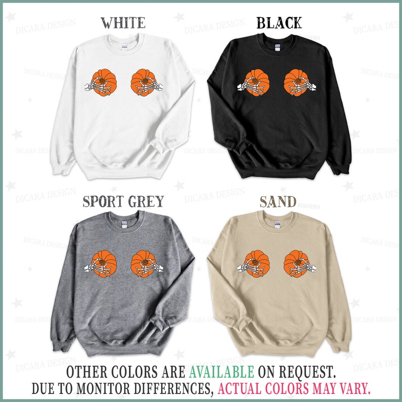 Op de afbeelding: Vier sweatshirts in verschillende kleuren: wit, zwart, sport grijs en zand. Elk sweatshirt heeft een grafisch ontwerp met twee pompoenen die door skelethandjes worden vastgehouden.