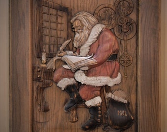 Santa revisando su lista