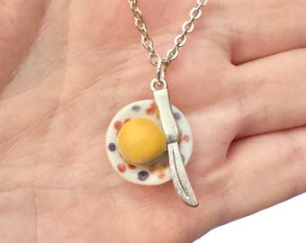 Collar con forma de sándwich, regalo para amantes de la comida, colgante de sándwich en miniatura, joyería original para amantes de la comida, cadena de plata, dije de panecillo relleno, regalo divertido para ella.
