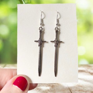 Pendientes de espada, pendientes de espada de fantasía, pendientes raros, pendientes punk, pendientes atrevidos, pendientes de novio, pendientes góticos, pendientes geniales